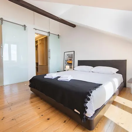 Lovelystay - Baixa River View Loft Apartman